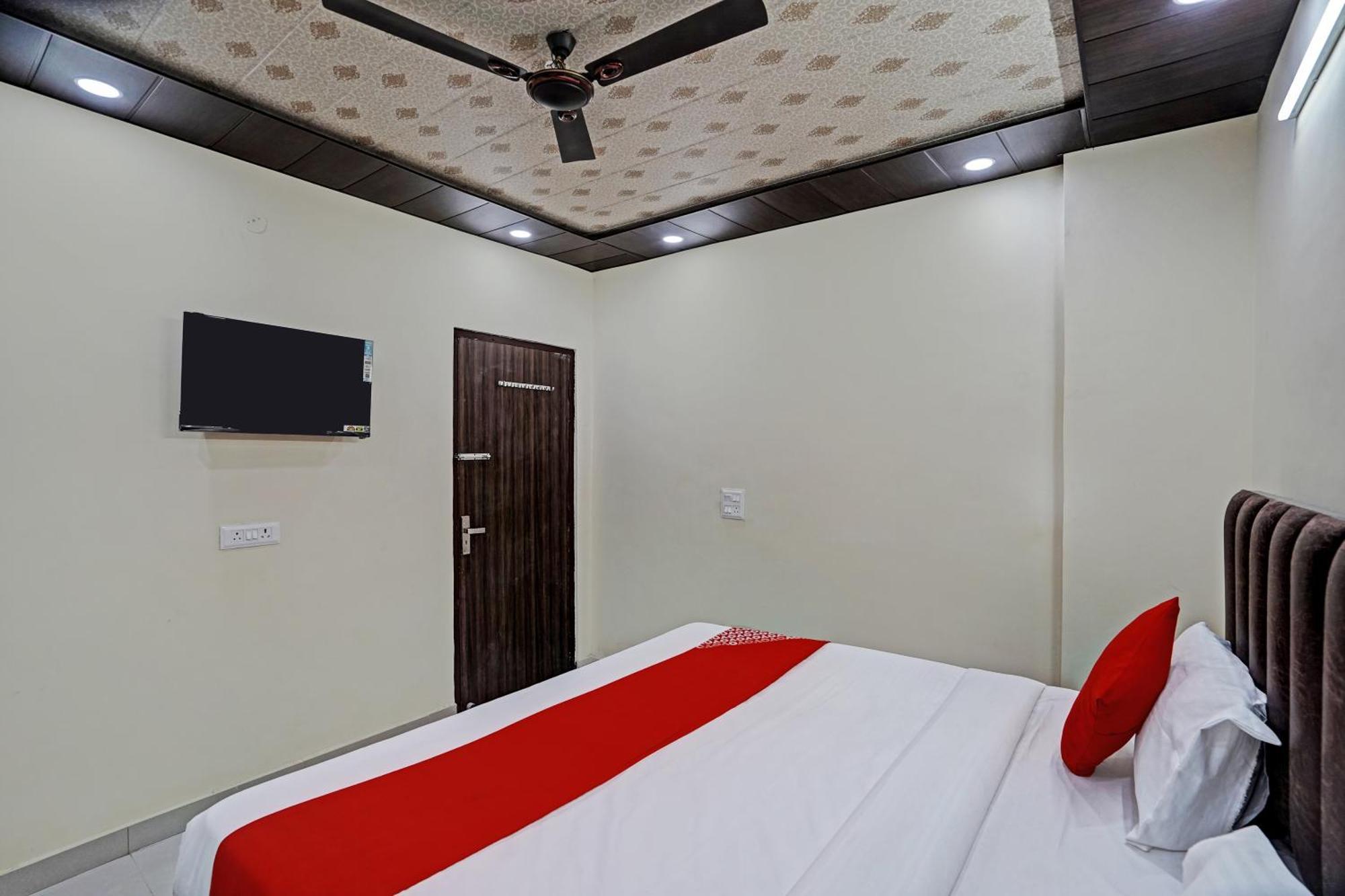 Oyo Flagship Evergreen Tower Hotel Ghaziabad Exterior photo